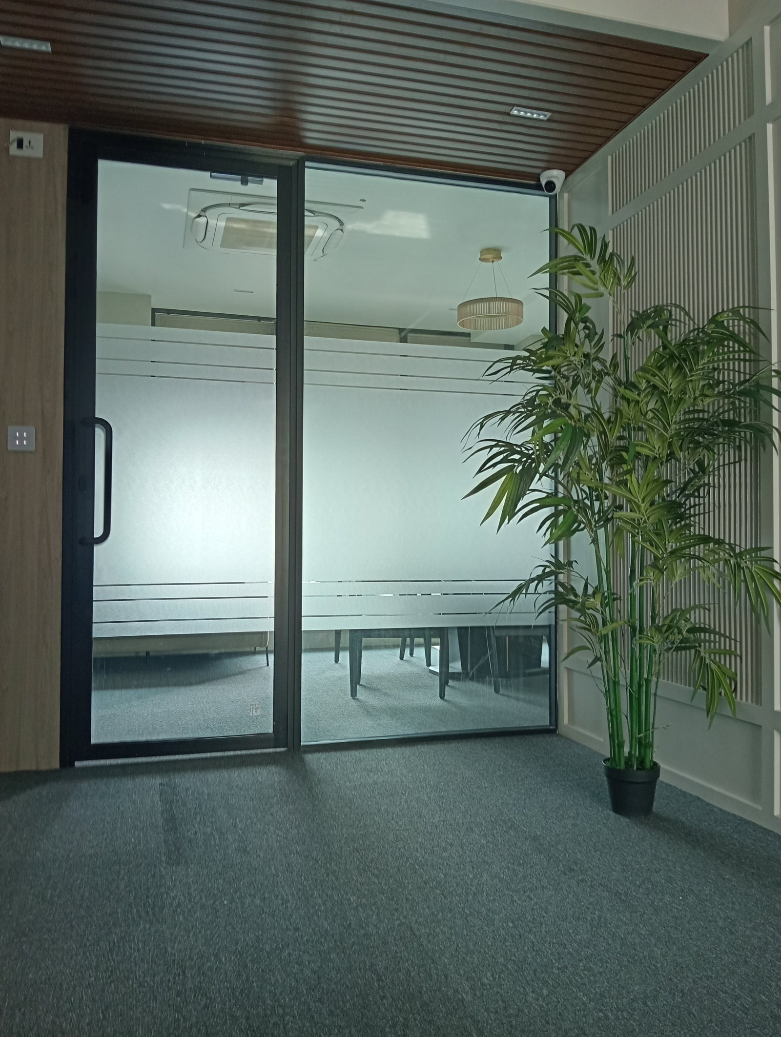 VP-45 Glass Partition
